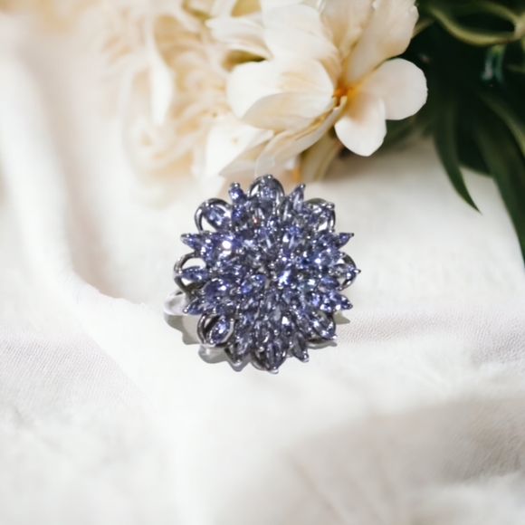 Ice blue cluster ring - Picture 2 of 4